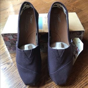 Toms | NWT | Brown | Size 8